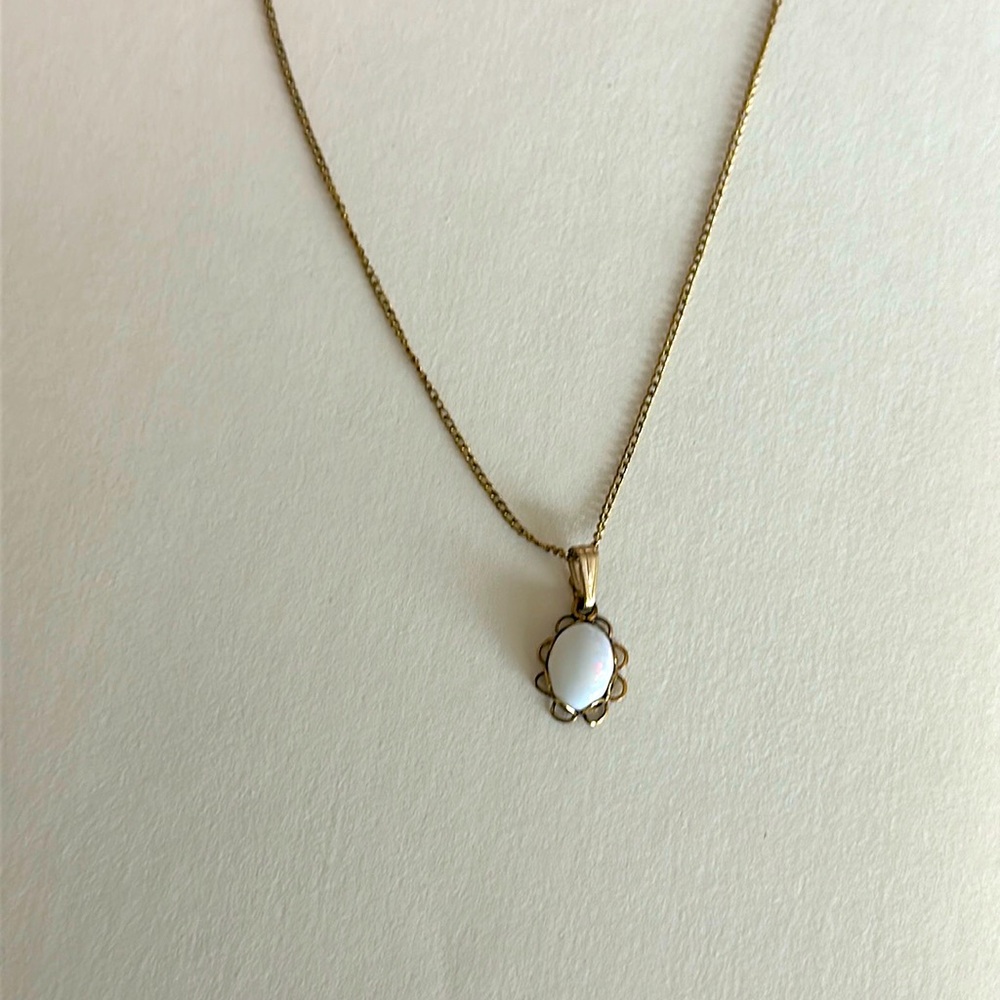 Vintage gold filled chain and pendant. With white opal.